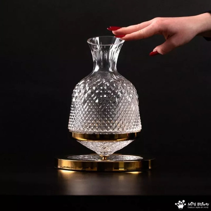 Złota karafka obrotowa do alkoholu