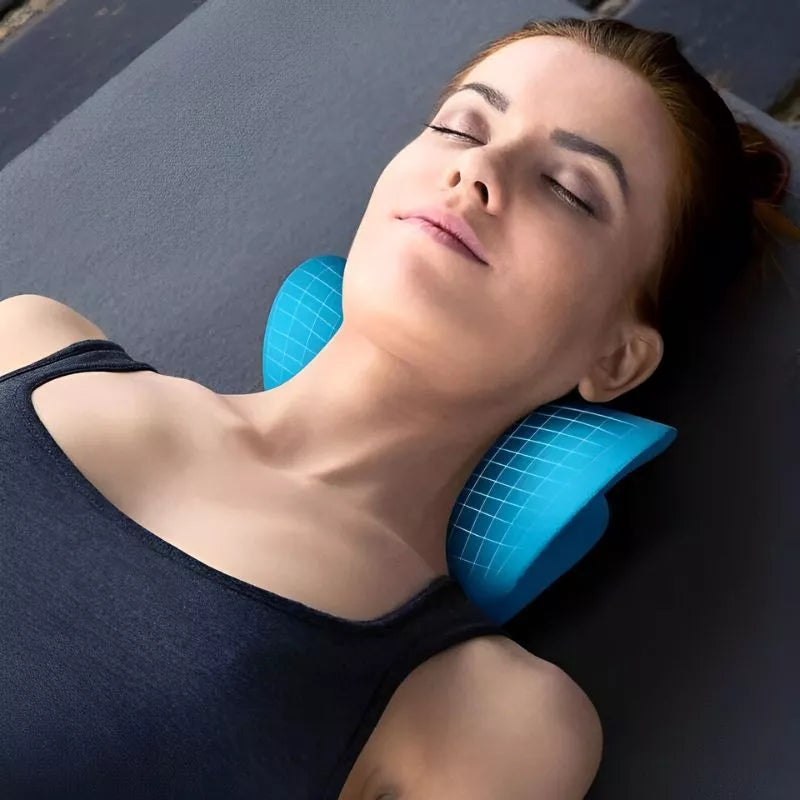 poduszka-ortopedyczna-na-kark-dla-relaksu-kota-i-ramion