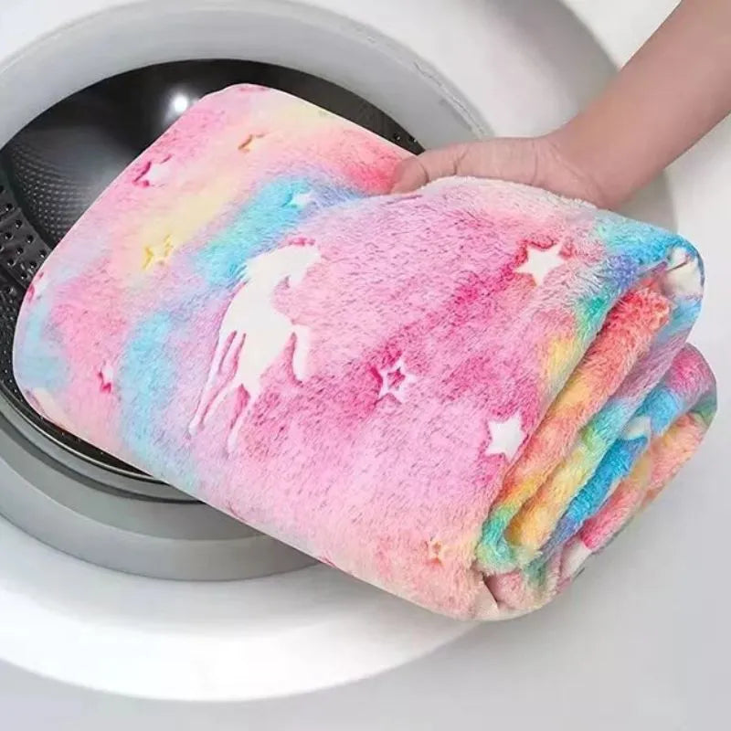 Koc fosforyzujący z jednorożcami flanela 130 x 150 cm