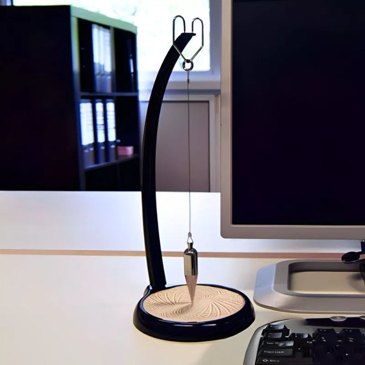 Wahadło z piaskiem w chromowanej obudowie