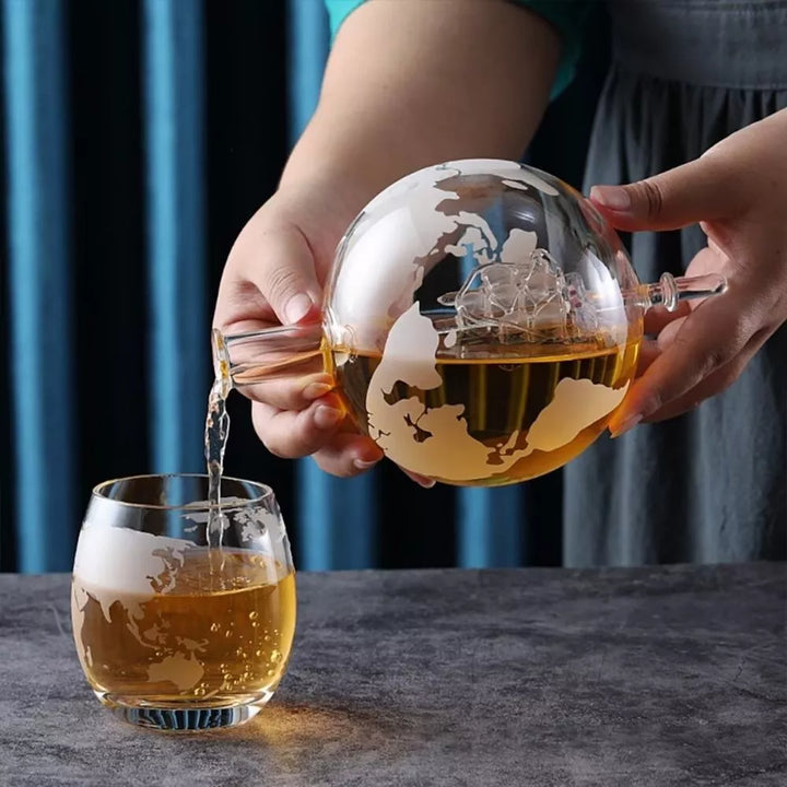 Zestaw prezentowy karafka Globus z 2 kieliszkami Deluxe