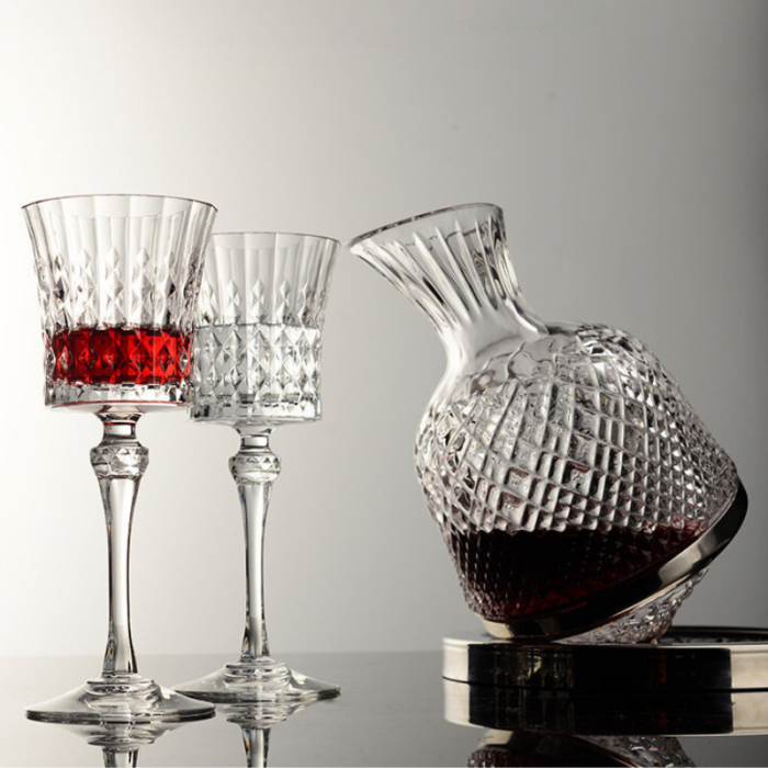 Obrotowy zestaw karafka do alkoholu z 2 srebrnymi kieliszkami