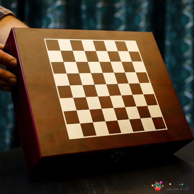 Zestaw Szachy I Akcesoria Do Wina W Pudelku Deluxe