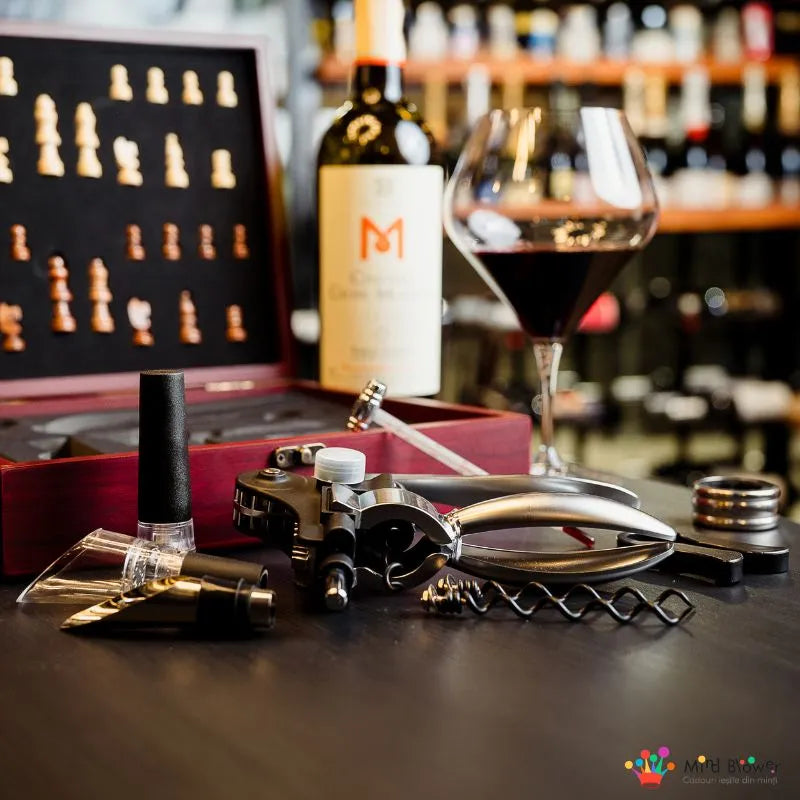 Zestaw Szachy I Akcesoria Do Wina W Pudelku Deluxe