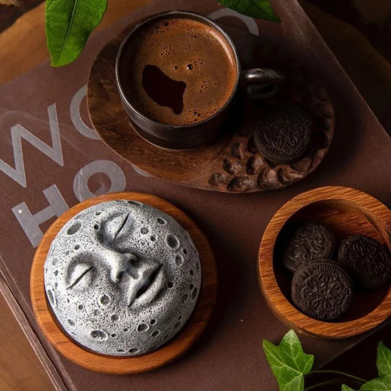 Podstawka na kadzidełka stożkowe Moon Face